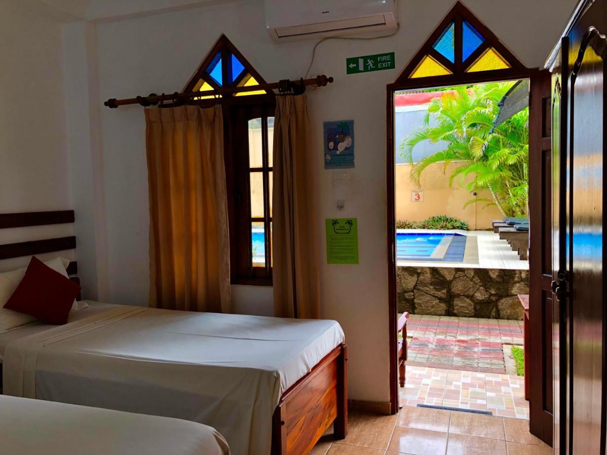 Drifters Hotel & Beach Restaurant Хиккадува Экстерьер фото