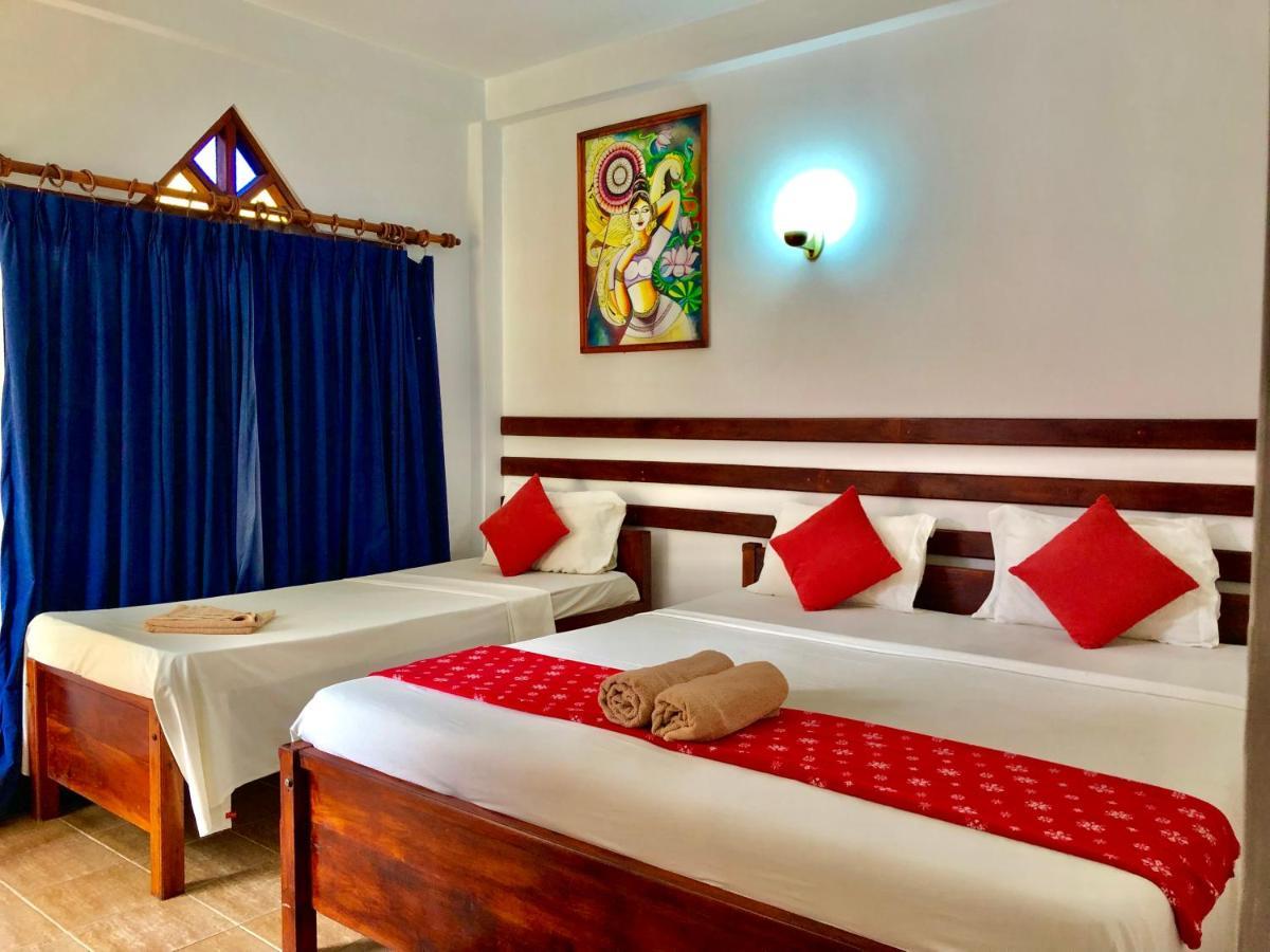 Drifters Hotel & Beach Restaurant Хиккадува Экстерьер фото