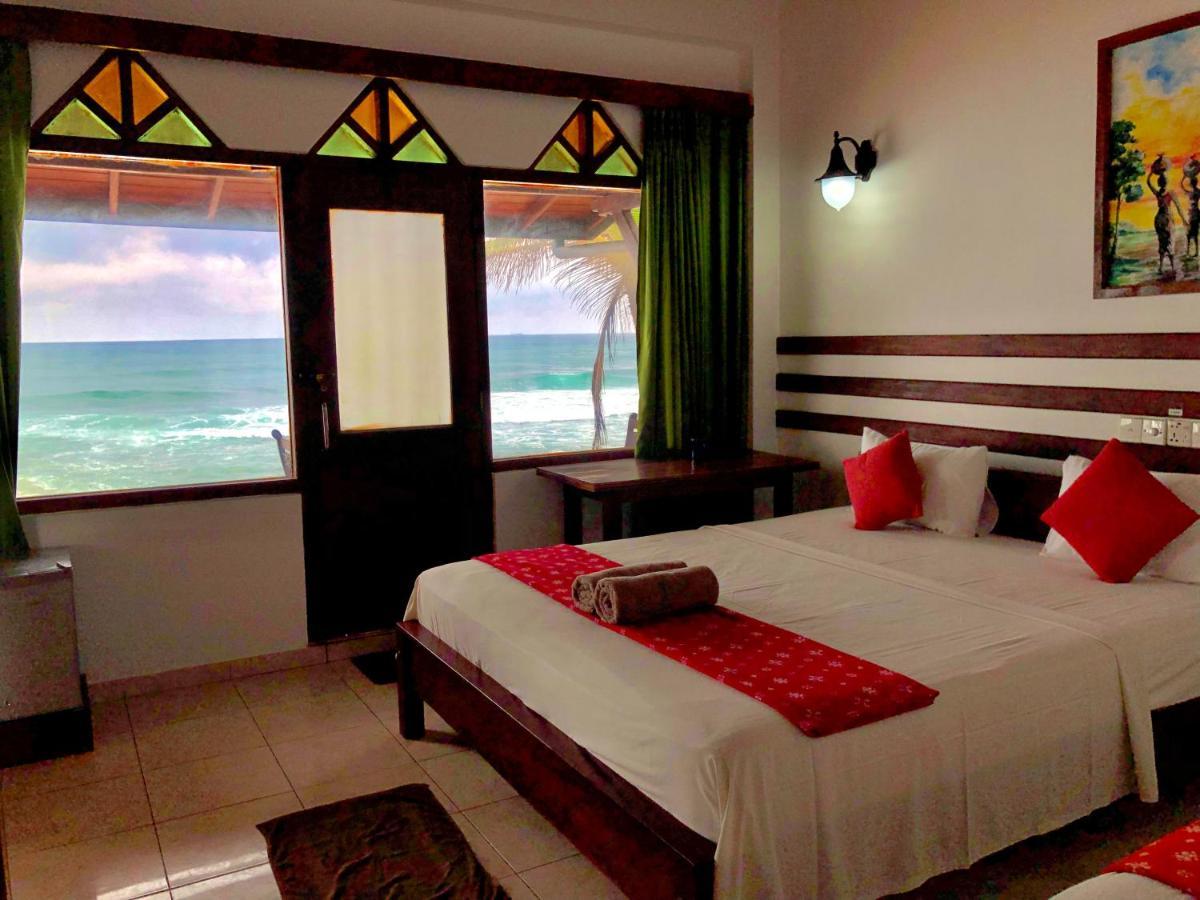Drifters Hotel & Beach Restaurant Хиккадува Экстерьер фото
