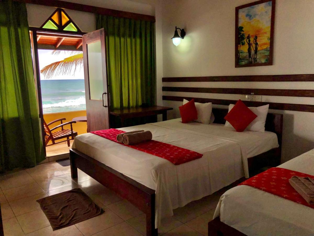 Drifters Hotel & Beach Restaurant Хиккадува Экстерьер фото