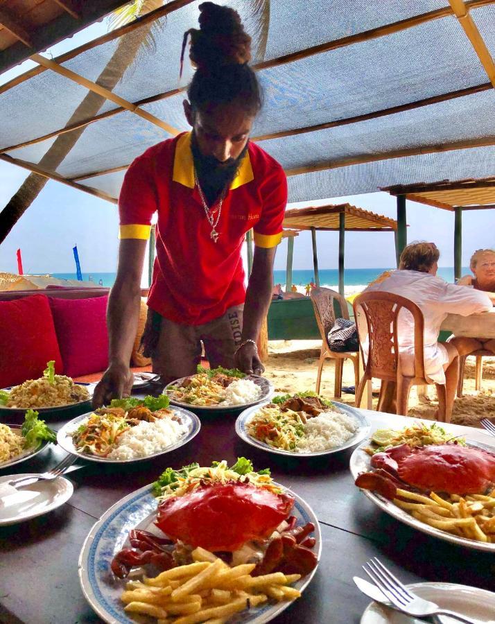 Drifters Hotel & Beach Restaurant Хиккадува Экстерьер фото