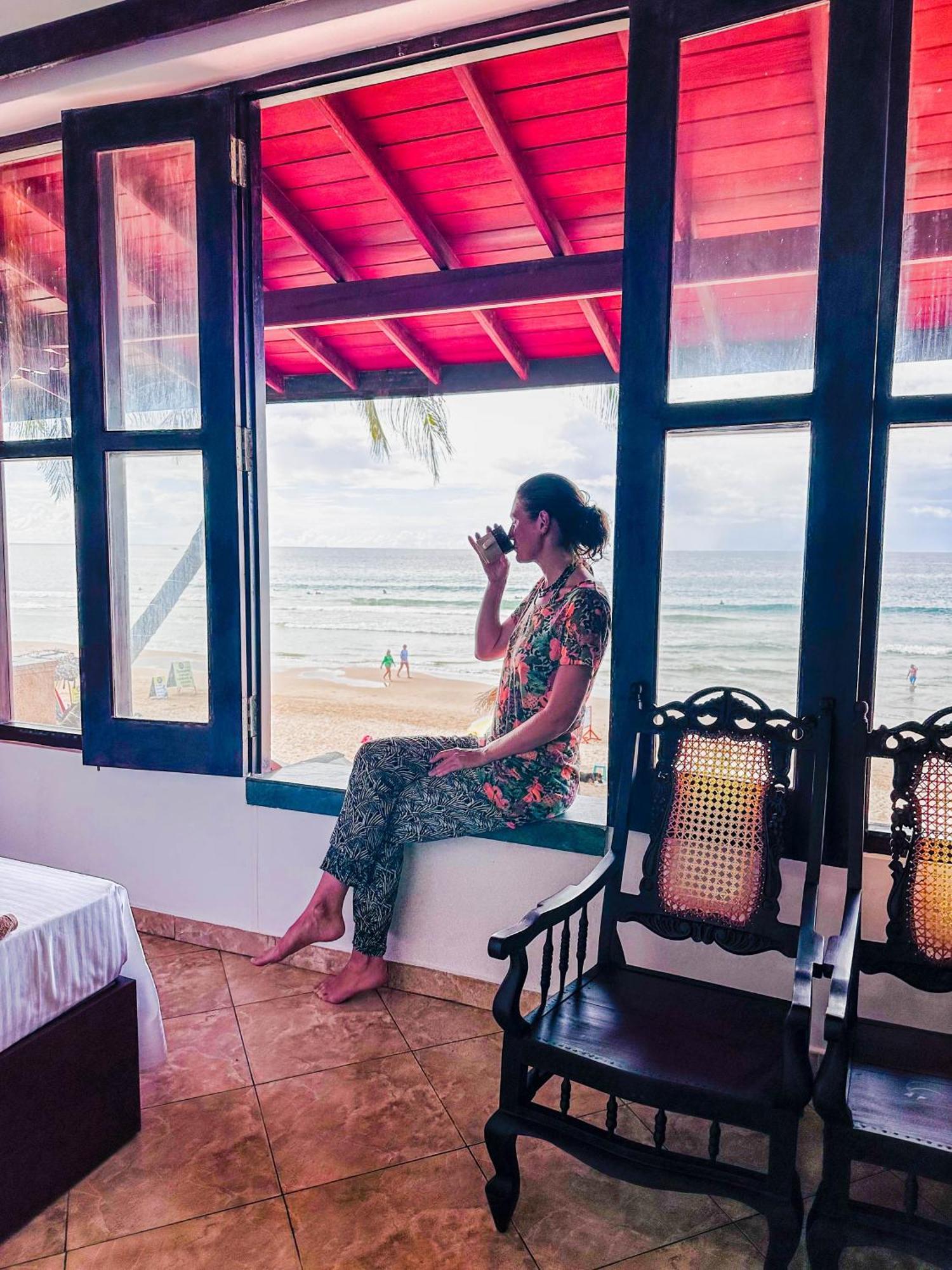 Drifters Hotel & Beach Restaurant Хиккадува Экстерьер фото