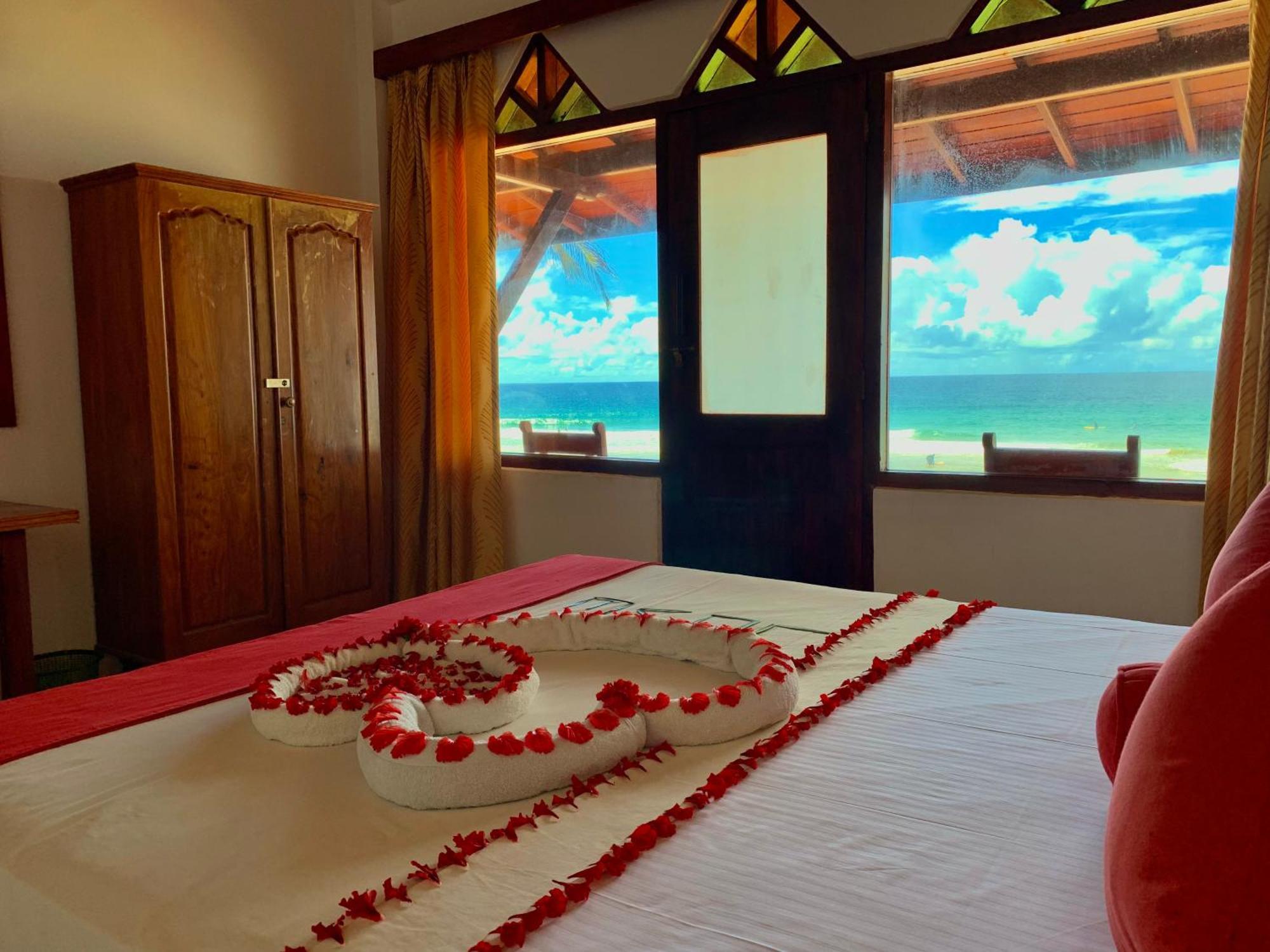 Drifters Hotel & Beach Restaurant Хиккадува Экстерьер фото