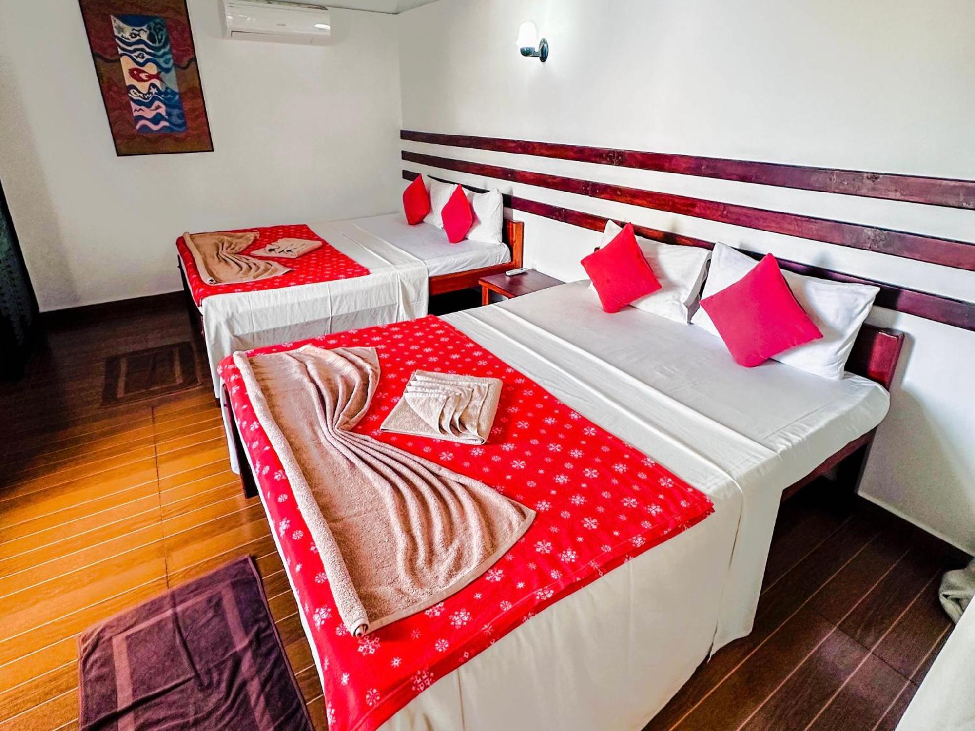 Drifters Hotel & Beach Restaurant Хиккадува Экстерьер фото
