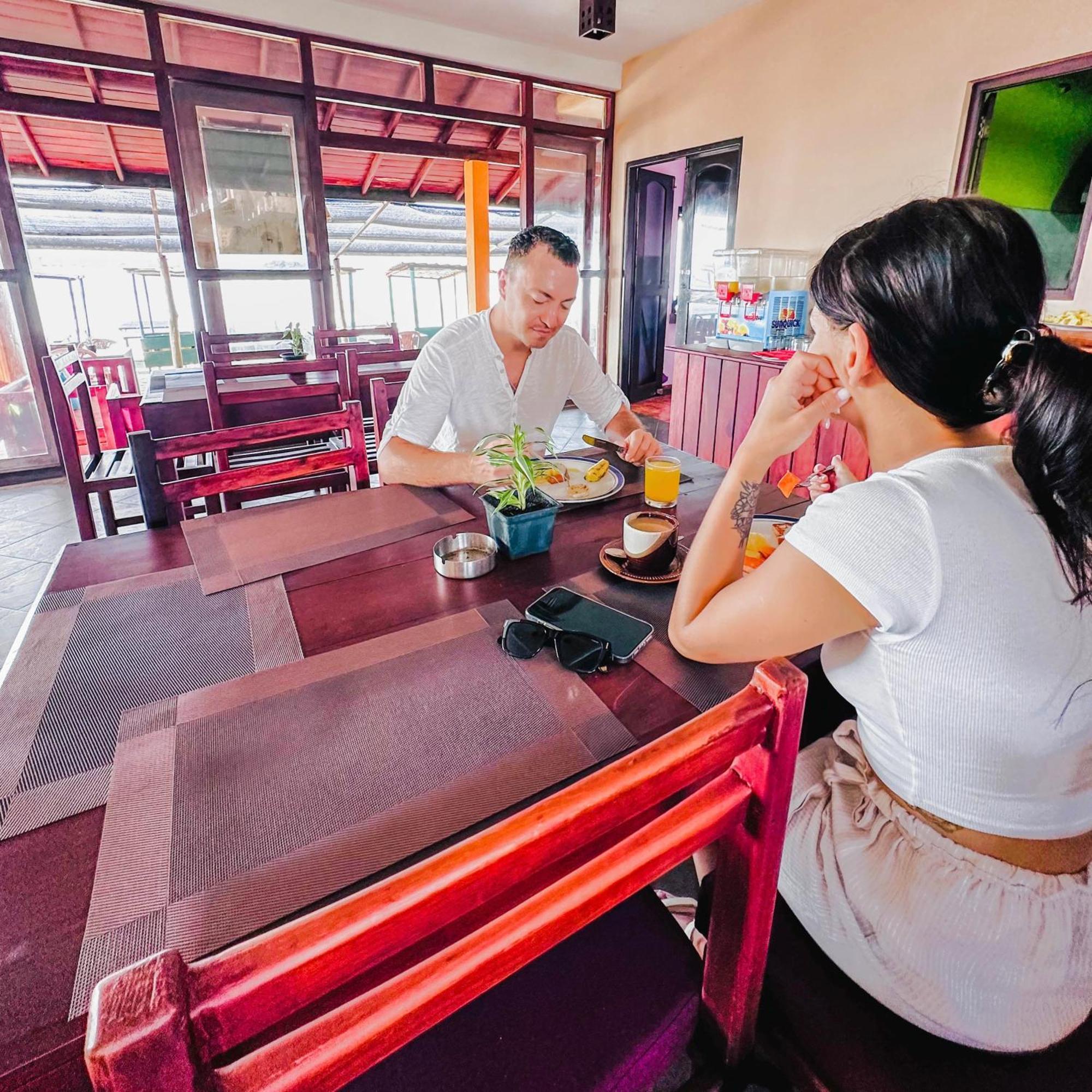 Drifters Hotel & Beach Restaurant Хиккадува Экстерьер фото