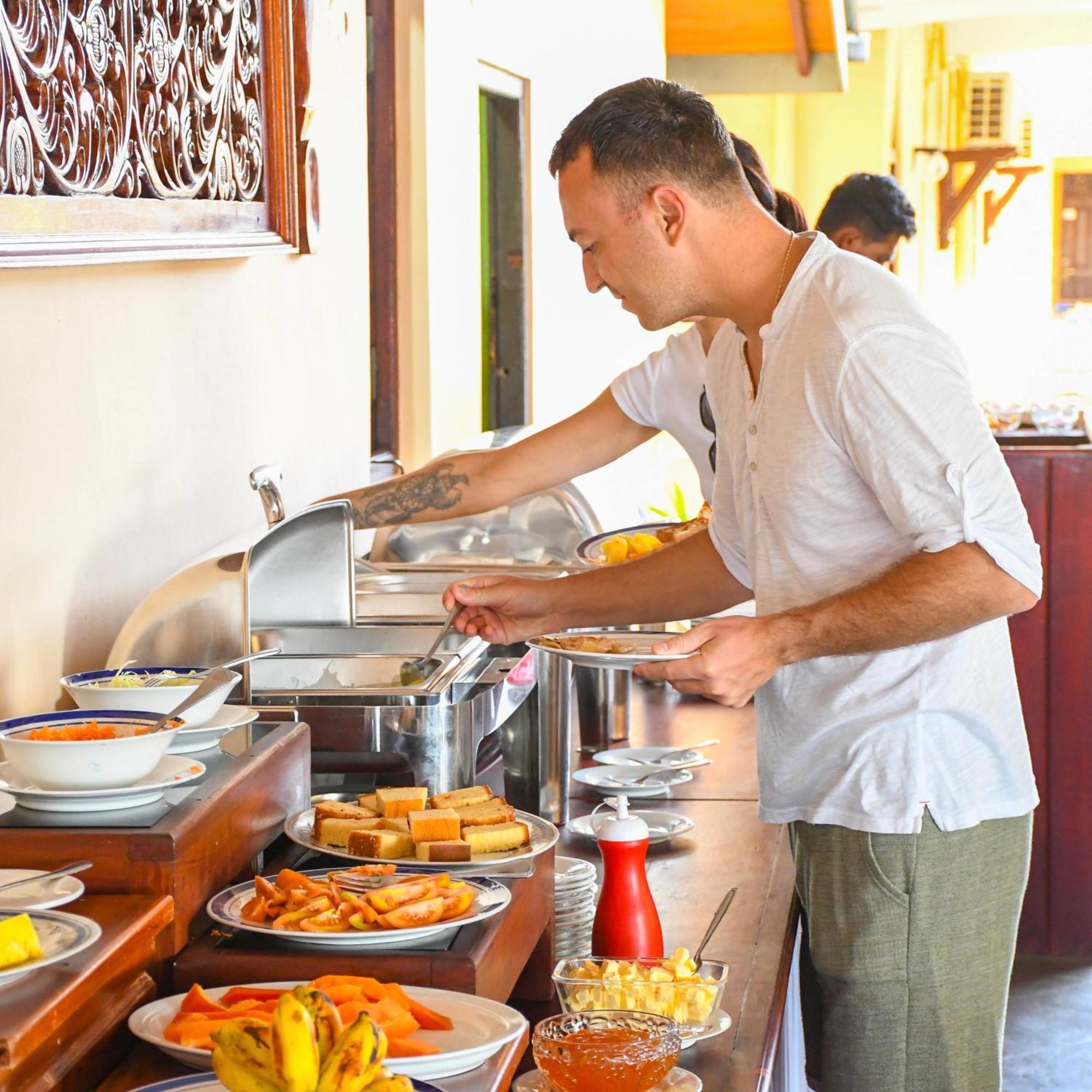 Drifters Hotel & Beach Restaurant Хиккадува Экстерьер фото