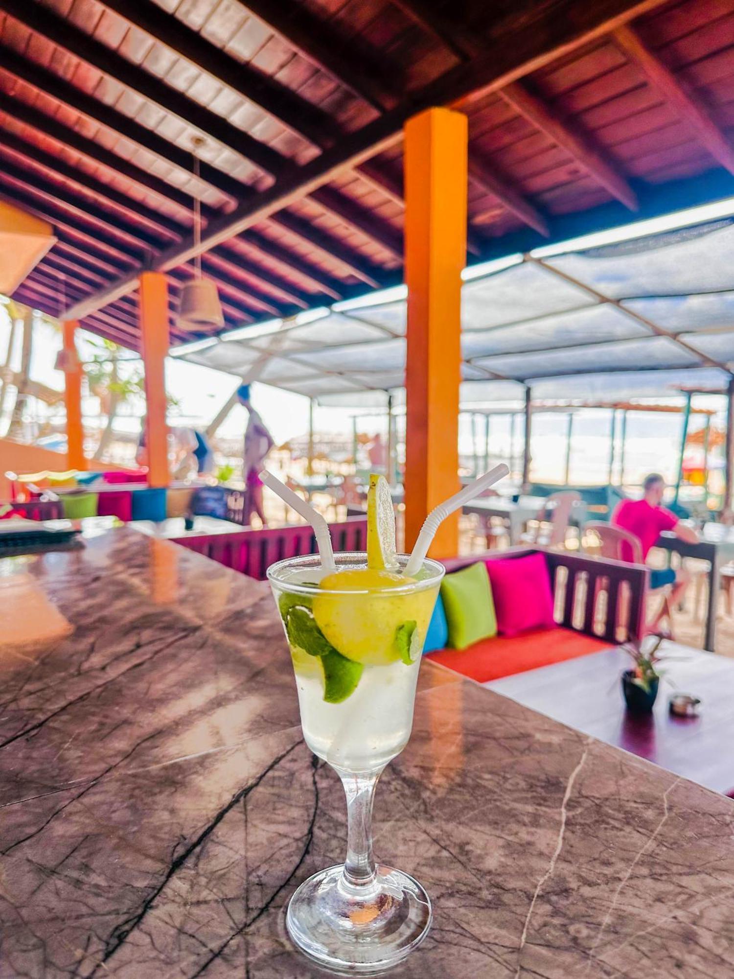 Drifters Hotel & Beach Restaurant Хиккадува Экстерьер фото