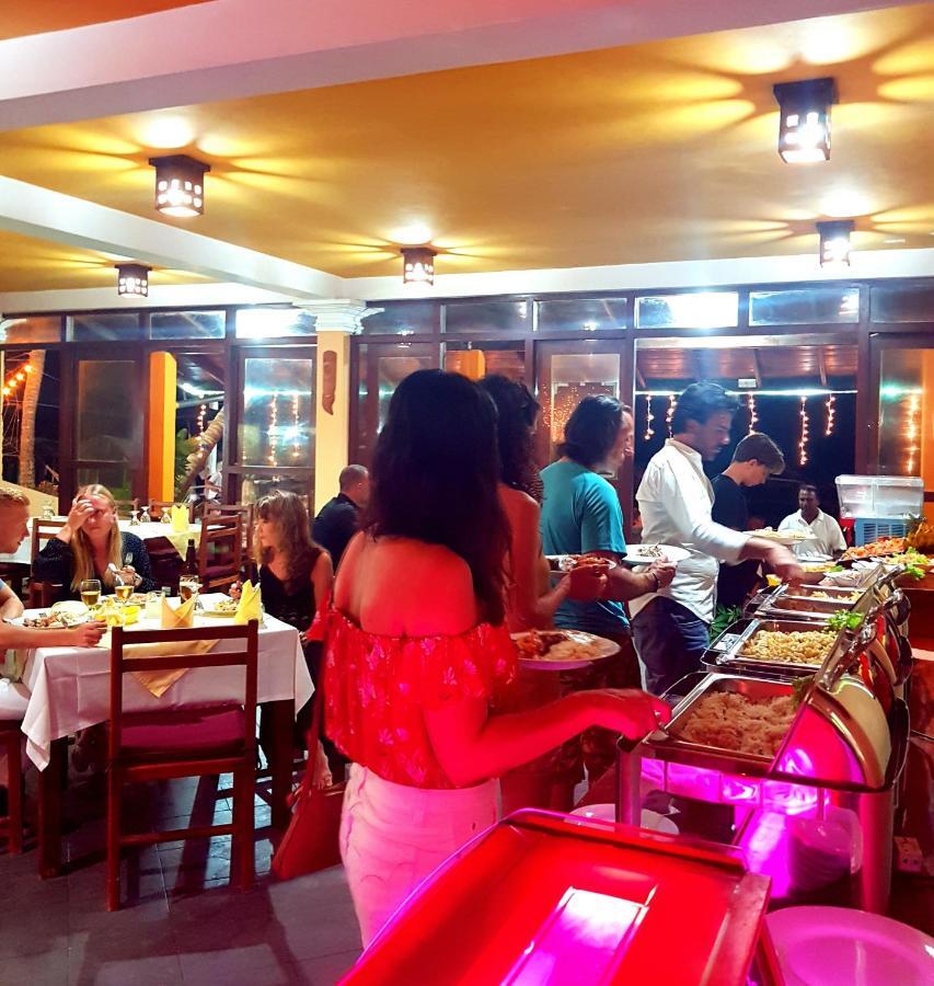 Drifters Hotel & Beach Restaurant Хиккадува Экстерьер фото